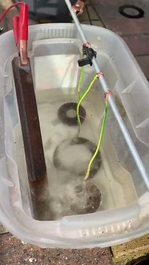 Rust removal by electrolysis