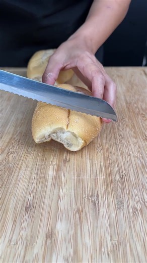 Pain rassis au lait concentré et cannelle : recette facile et anti-gaspillage | Cuisine Maison