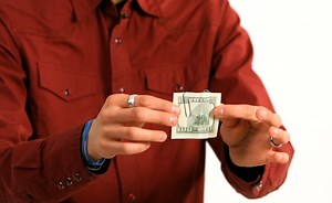 How to Do the Linking Paper Clips Office Magic Trick