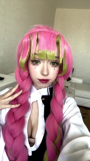 Stunning Mitsuri Kanroji Cosplay from Demon Slayer