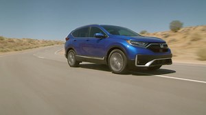 ¡CR-V es potencia y diseño!​ Conoce más en Tech Tutor CR-V EX-L haciendo clic aquí: https://bit.ly/3uYWlFw ​ Comunícate con un asesor al PBX: 2420-2222 y WhatsApp: 5119-2428 para chatear con un asesor: https://wa.link/hfqnc7​ ​Confía en #Honda​ con los ojos cerrados. | Honda Guatemala