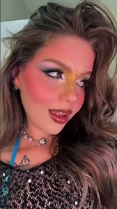 Tutorial completo da make aqui no perfil já 🦋💛 @sophia sinot @Zara Larsson #makeup #transition #fyp