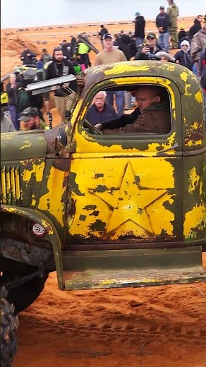 Off-Road Wrecker Games - Merlin's Old School Garage Backs Up A Huge Obstacle And Almost Flips!