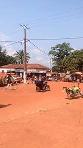 Candidat N.1 Dr Pierre Somse. Il est 10h19 à Berberati des gens sont sortir pour une marche de soutient | Béti la Flamboyante