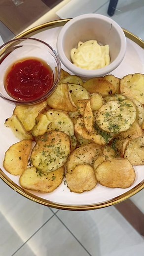 Crispy Homemade Potato Chips in Air Fryer