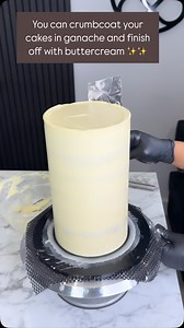 ✨✨Cake structure✨✨ You can now deliver your tall cakes to your customer in an uber without having to worry about the cake collapsing. The stability which ganache gives to a cake is brilliant! My 80 pages downloadable pdf dives into cake structure and how to achieve the perfect consistency for a flawless crumb coat. Comment GANACHE and I will send you the link to purchase. Enjoy 50% off the ebook when purchased during the first week of launch of our website 🎉🎉 Thanks for your continuous support