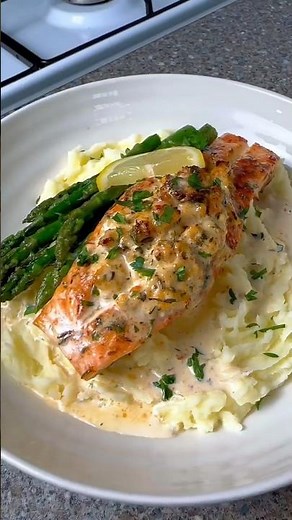 How to make Jamaican-Style Crab Stuffed Salmon 😍