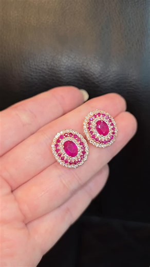 Ruby Earrings ทับทิมเผาใหม่ สีแดงสด ที่สะท้อนความหรูหรา ทรงพลัง...