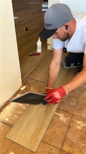 Flooring flooring construction remodel DIY diyflooring lvp lvt laminateflooring homeimprovement vinyl bluecollar | Alzbko