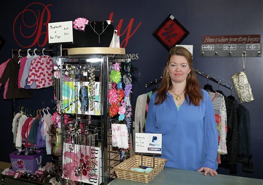 Threads and Decor to close Windom location