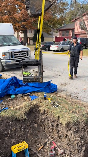 1.7K views | #Sewerline out of commission? No digging up your whole street here. Bright Side Plumbing brings out the #PipeBursting machine for a quick #TrenchlessRepair. We crack the old clay, pull in a tough new #HDPE pipe, and leave your yard nearly untouched. Fast, clean, and built to last. #BrightSidePlumbing is here for your #plumbingemergencies. #HomeImprovement #YardSaver | Bright Side Plumbing | Facebook