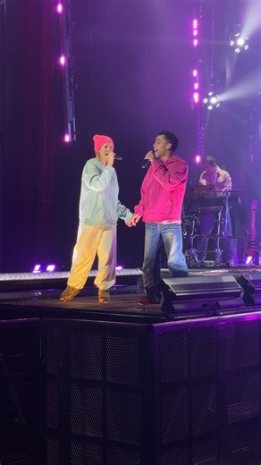 Gala on Instagram: "LORIE EN RÉPÉTITIONS AVEC BILAL HASSANI Gala a suivi @loriepester pour le premier de ses trois concerts parisiens au Trianon. Entre émotion et excitation, la chanteuse a pu compter sur la présence de ses fans les plus fidèles. Pour cette première, elle a convié d’autres artistes à venir chanter avec elle, à l’instar de @iambilalhassani et @lesliemedinaaaa. - #lorie #show #music #bilalhassani #leslimedina #trianon Images : @galafr by @leacardinalgl"