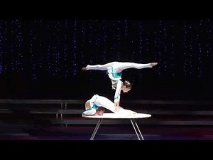 Circus Super Skok - Contortionist Duo
