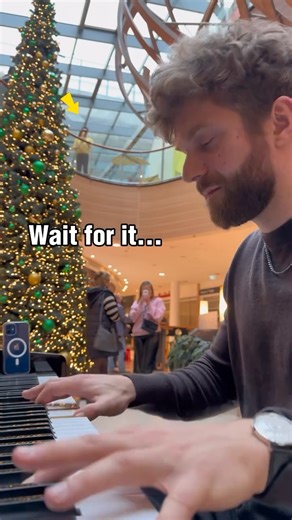 1M views · 35K reactions | SHE DIDN'T EXPECT THAT...  A girl asked me to play "Despacito" at a shopping mall when suddenly 2 musicians join me  It turns into an epic trio ✨ | Emilio Piano | Facebook