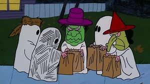 Trick or Treat?! The gang goes out on the spookiest night of the year :o in this delightful little short