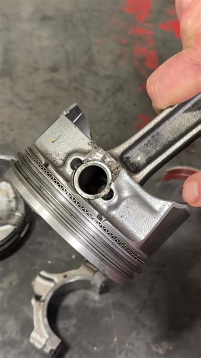 2K views · 31 reactions | GM L87 Connecting Rod Failure. It’s Not a Bad Bearing [7472492534485290271] #enginebuild #autoshop #carrepair #enginerepair | ThyA | Facebook
