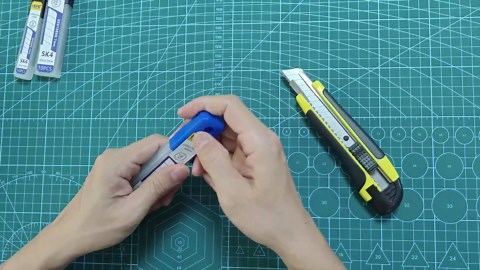 30Pcs 18mm Utility Knife Replacement Snap off Blades 60 Degree，Blades for Utility Knife and 18mm Box Cutter - Razor Sharp SK4 Steel