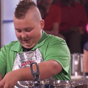 Get in on the fun of this yummy Celebrity Showdown now: http://fox.tv/WatchMasterChefJr 😆👏 | MasterChef Junior
