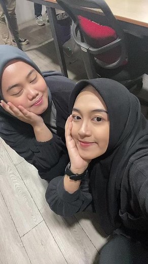 Sign Language Games in a Casual Learning Environment