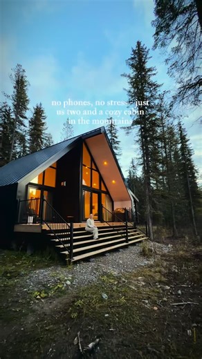 ✨ Tucked between mountains, Golden, BC is the perfect spot to escape. It’s a small town with big mountain views — where slowing down feels like luxury. 🍂 Cozy Season in Golden looked a little like this for us: 🛖 Staying at @goldencabn — A modern A-frame with a private sauna panoramic Blaeberry River views. It’s our new favorite place to stay when we visit. So cozy, but with all the modern amenities you could possibly need. Comment CABN and I’ll send you their details! ☕ Slow mornings with coff