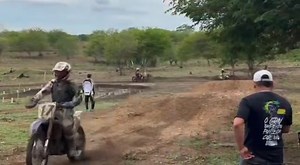 3.8K views · 60 reactions | #Lorica | En Lorica rugen las máquinas de motocross Más de quince pilotos aficionados se dieron cita en la pista de motocross, para sumarse al circuito preparatorio para la competencia regional. Con toda la potencia rugieron las máquinas, para poner a prueba la potencia de sus motores y destreza de sus pilotos en la blanda y deslizante pista, después de las lluvias que no fueron obstáculo para el circuito. | El Bocachico Digital | Facebook