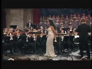 I love ❤️ the holidays. I’d like to celebrate the spirit of the holidays all year long. It’s a time of love and joy with family and friends. It is truly “the most wonderful time of the year.” Wishing you all the best!❤️ #happyholidays From “Christmas in Vienna,” 1992. | Diana Ross