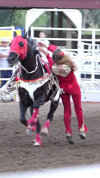 Stunning Shoulder Ride Strength Demonstration