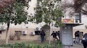 16K views · 285 reactions | Así tendran que estar todo el resto de sus vidas. Cuidandose la espalda de la llegada de la justicia que si bien tarda no tengan la duda que llega. www.radiolabase.cl | Radio La Base | Facebook