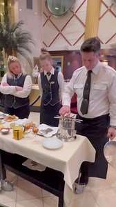 1.4M views · 4K reactions | Ein gutes Training für unsere Auszubildenden ist uns wichtig!  Dafür genehmigte sogar der Kapitän eine Ausnahme vom “offenen Feuer” an Bord von Color Fantasy. Während der Liegezeit durfte Kellnerlehrling Nora das Flambieren üben. Natürlich unter fachkundiger Anleitung von Restaurantchef Torgeir aus unserem Gourmetrestaurant – und seiner Feuerwache! Das Ergebnis waren leckere Crêpes Suzette! 丹 | Color Line GmbH | Facebook