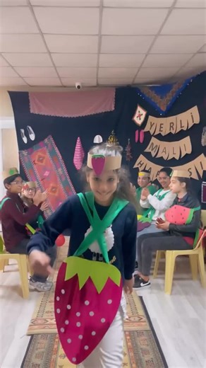 YAŞAM REHABİLİTASYON on Instagram: "podyumda mini defilemiz 🌸🍓🍏🍉🍒🍌 #yerlimalı #yerlimalıhaftasıkutluolsun🍓🍉🍅🍈🌽🍊🍏🍎🍇🍆🍒🍐 #yerlimalıetkinliği #eğlence #okuletkinliği"
