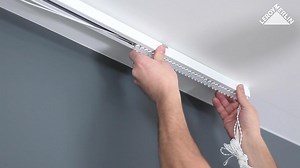 Comment poser un store californien à bandes verticales ? | Leroy Merlin