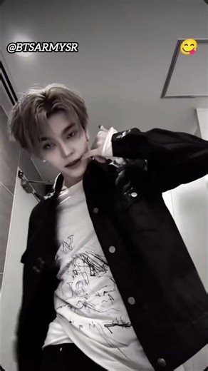 socutedengerdance😍🥰 #btsdance#skz #danceperformance #txt #kpopdance#trajectory🥰😍 #fannydance🌹👩‍❤️‍👨