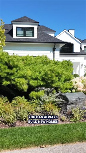 In Northern Michigan, true waterfront and shoreline homes near Lake Michigan don’t always move like the rest of the real estate market, especially for second homes and vacation homes. If you’re looking for your place Up North, DM me and I’ll guide you. 🌊 Be sure to follow @genodangelorealtor for the latest on Northern Michigan real estate, local favorites, and what it’s really like to live Up North! 🏡 Thinking about buying, selling, or moving to Northern Michigan? Let’s chat! I’d love to help 