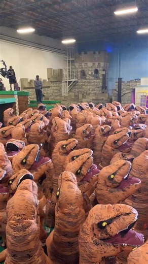 Dinosaur RAVE 😂 how many did you count ?!?!? ￼