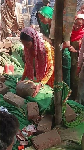 नेपाल का बदरिया पहाड़ का मेला लौकी और उठाते हुए लोग मन्नत होता हैपूरा