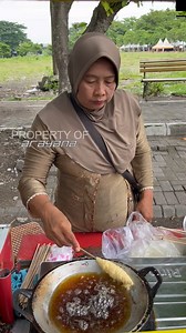 579K views · 2.6K reactions | Tutorial Cara Masak Telur Gulung Ori Anti Gagal Ala Bu Eni Penjual Jajan Kuliner Viral Enak Endul #culinary #mukbang #kulinerindonesia #kulinernusantara #kuliner #foodblogger #food #foodie #foodlover #makan #makanan #makananindonesia #masakanindonesia #reelsviral #reelsindonesia #reelsfb #reels #reelsfacebook #reelsfbviral #viral #viralreels #jajan | Arayana Media Layanan Doa | Facebook