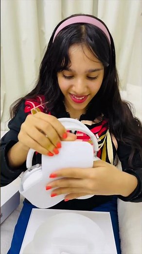 شفا فتحت هديتها سماعات ابل جديدة unboxing apple headphone