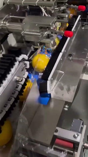Automatic fruit packaging machines make fruit packaging simple and efficient. #packagingmachine