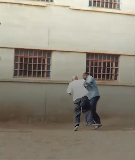 A California stockbroker is arrested and charged for a fatal DUI accident, and on his lawyer's advice, takes a plea deal which sees him sentenced to 16 months in prison. While incarcerated, he becomes involved with a violent white supremacist gang. 🎥 Shot Caller (2017) | twilight express