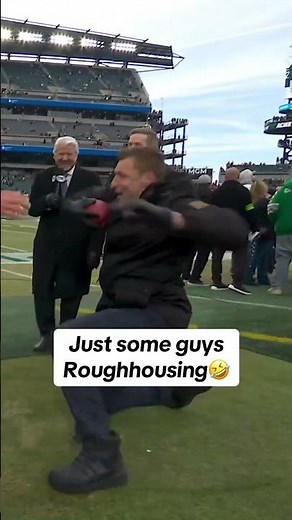 Gotta love this crew 😂 #tombrady #brady #nfl #gronk #strahan #nfc