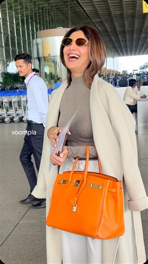 Voompla on Instagram: "unless we get air con 24x7x365 we ain’t got the gutssss to wear that🫠 shilpa shetty flies out of mumbai"