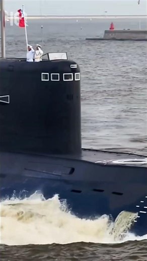 Why Russian Submarines Have Windows 😲