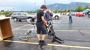 Guy Martin afinando a la bestia de chasis y basculante martek y motor suzuki gsx-r 1100 turbo del 92 en Pikes Peak 2014 | LivingRoadRaces