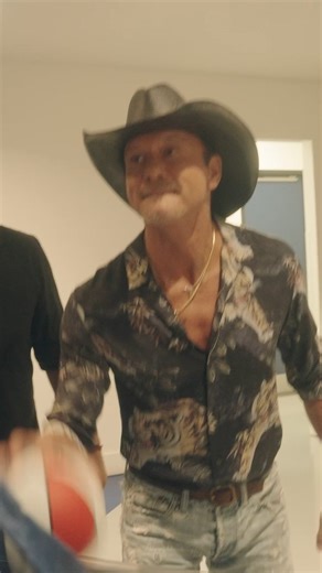 141K views · 2.4K reactions | 6 shows left on the Standing Room Only Tour…. Let’s finish strong!!  | Tim McGraw | Facebook