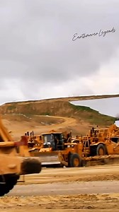 Scraper Line-Up, Earthmoving Mode ON 💪 #Earthmoving #HeavyMachinery #MiningLife #fblifestyle | Konstruksi Berat