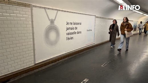 Dans le métro parisien, une publicité intrigue avec un collier doté d'intelligence artificielle, présenté comme un ami virtuel. Baptisé « Friend », il soulève des inquiétudes sur la protection des données et la santé mentale. 🎥 Brieuc Ghorchi 🎙️ Xavier de Lagausie | M6 Info