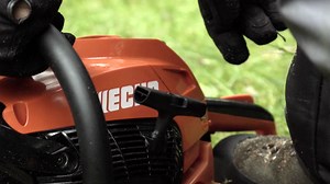 The CS-4510ES is a great all-round chain saw with enough power to take on more heavy duty tasks. Equipped with a 45.0 cm³ professional grade engine and packed full of features to make your job easier. ES Start, ECHO's patented easy start system ensures your engine starts with ease, every single time. A newly designed air filter system is both easy to access and extremely effective at keeping your machine free from dust and debris. Weighing in at just 5.0 kg, the saw has an excellent power-to-wei