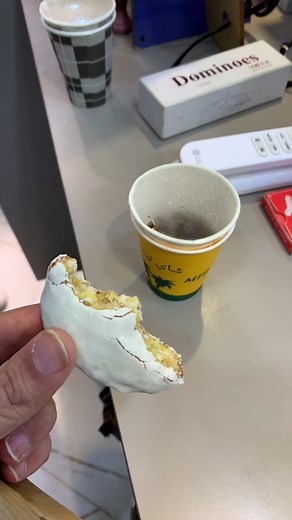 Delicious Cannoli Close-Up: A Pastry Delight