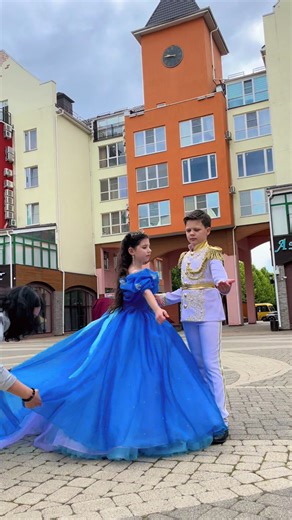 Cinderella Cosplay Behind the Scenes