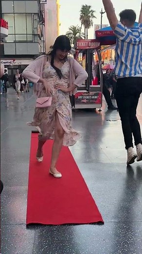 Rating Random Strangers' Model Walks 😭👠🔥